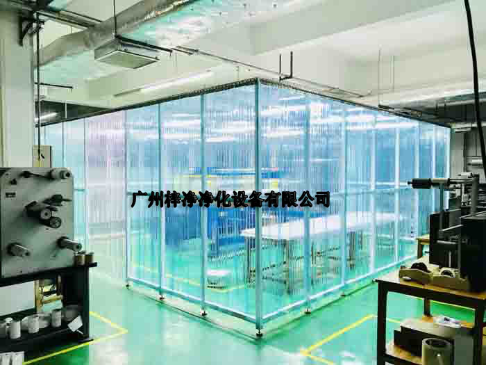 可移動式潔凈棚應運而生，它是在原普通潔凈棚的基礎上，增加了可移動的功能